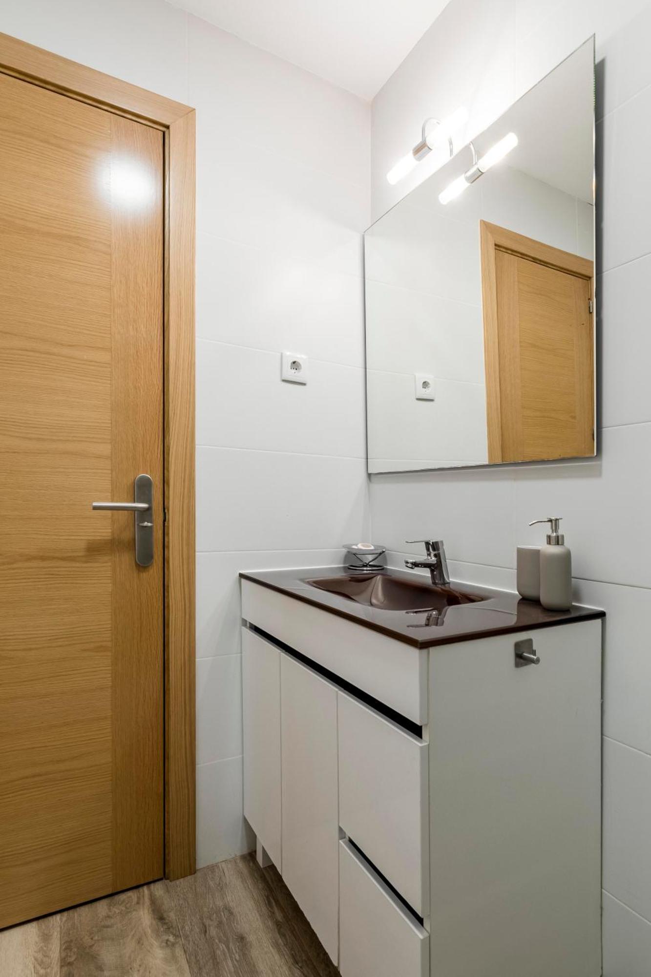 Charming Madrid Numancia Apartment ภายนอก รูปภาพ